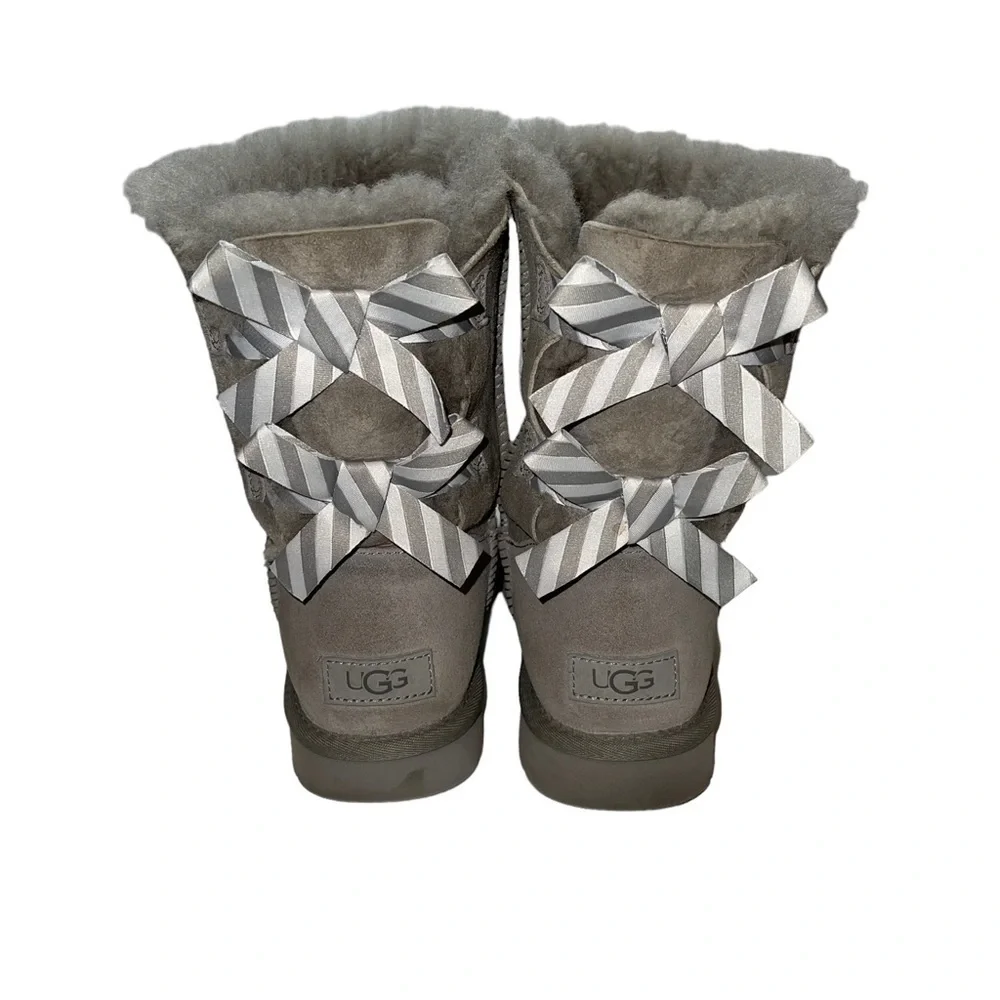 UGG Bailey Bow Diagonal Stripe Woman Boots Size 8